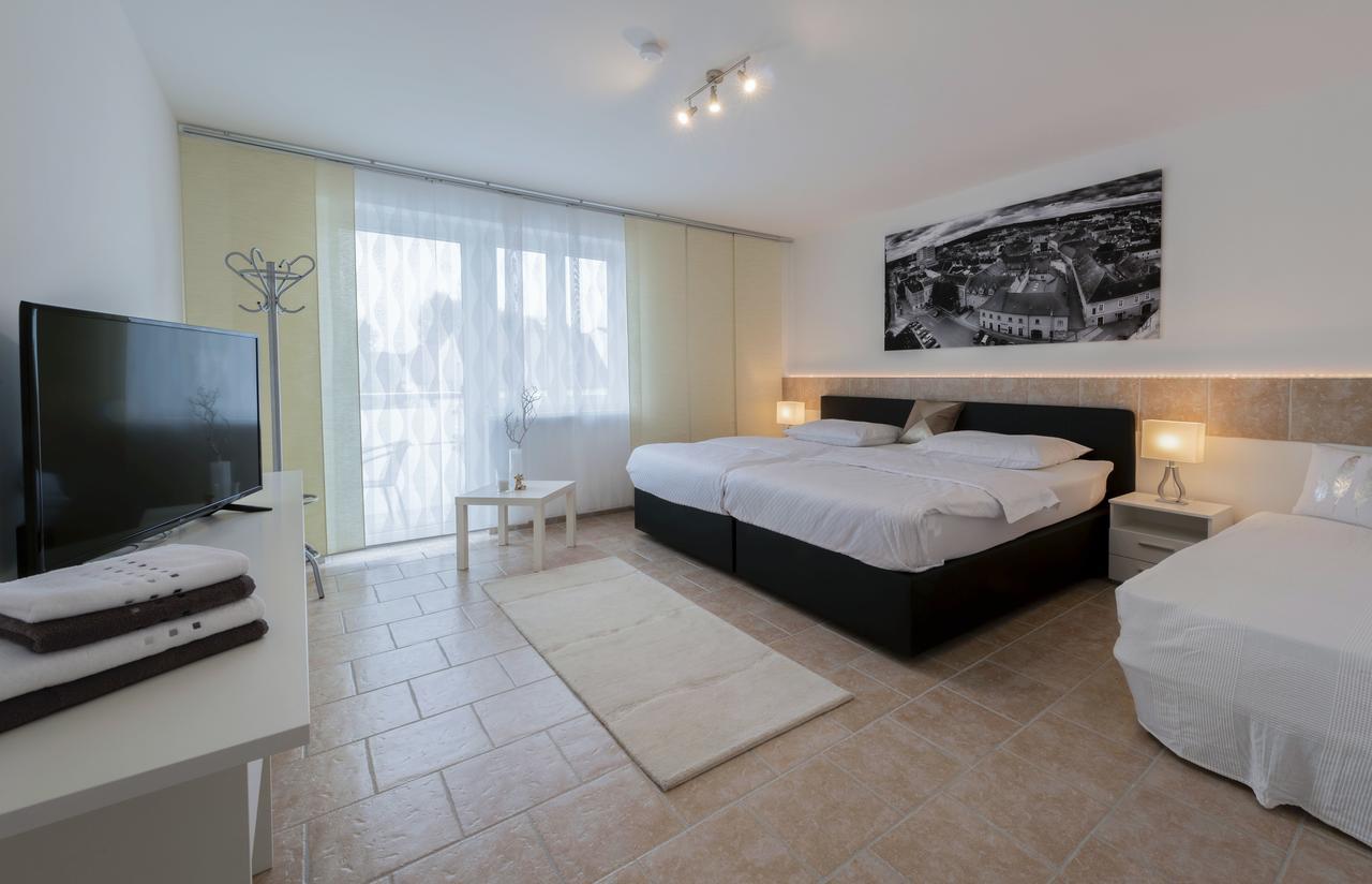 Wn Rooms Wiener Neustadt Luaran gambar