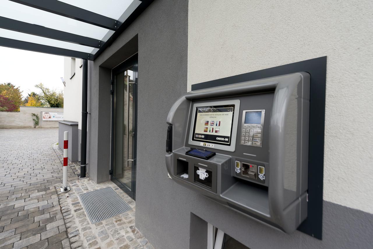 Wn Rooms Wiener Neustadt Luaran gambar