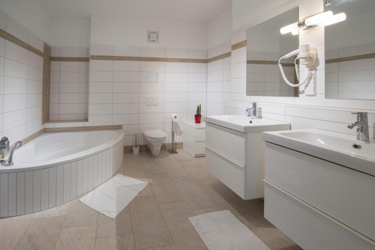 Wn Rooms Wiener Neustadt Luaran gambar
